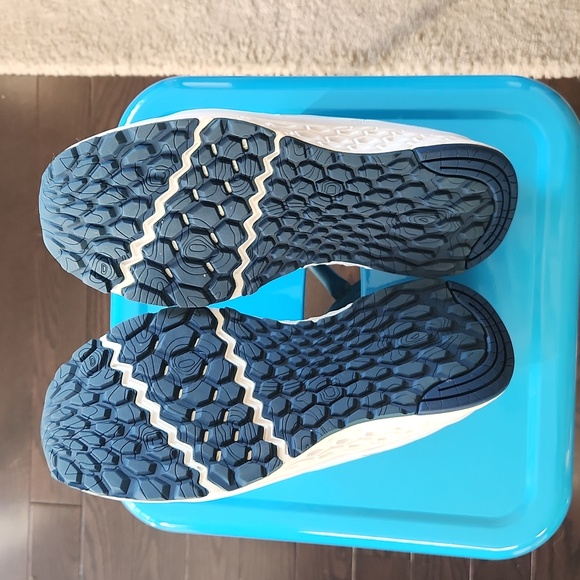 New Balance 900V1 Women’s Size 5.5 Walking Shoes Fresh Foam Slip On Blue - Picture 2 of 3